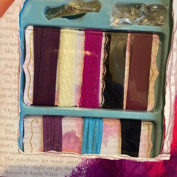 New Ever After High Wrap Bracelet Kit. Opened book with supplies intact. - Picture 7 of 10